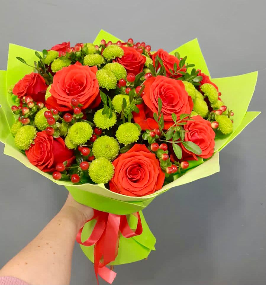 Букет цветов из: Хризантемы и Розы в Цветочный