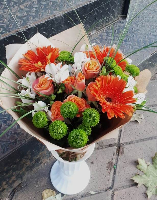 Букет цветов из: Герберы, Хризантемы, Альстромерии и Розы в Цветочный