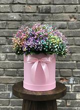 Цветочная композиция из Гипсофила и Розы в шляпной коробке в Цветочный