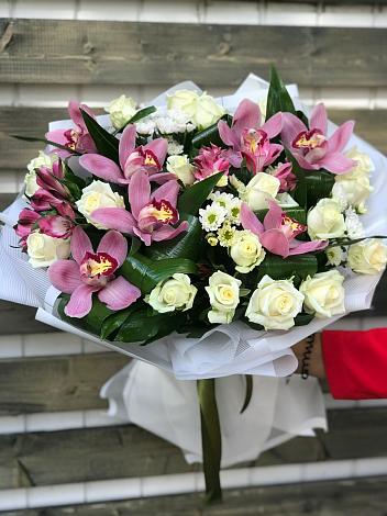Букет цветов из: Розы и Хризантемы в Цветочный