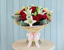Букет цветов из:  Лилии и Розы в Цветочный