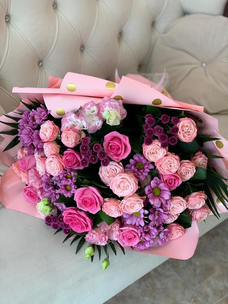 Букет цветов из: Хризантемы, Розы и Лизиантусы в Цветочный