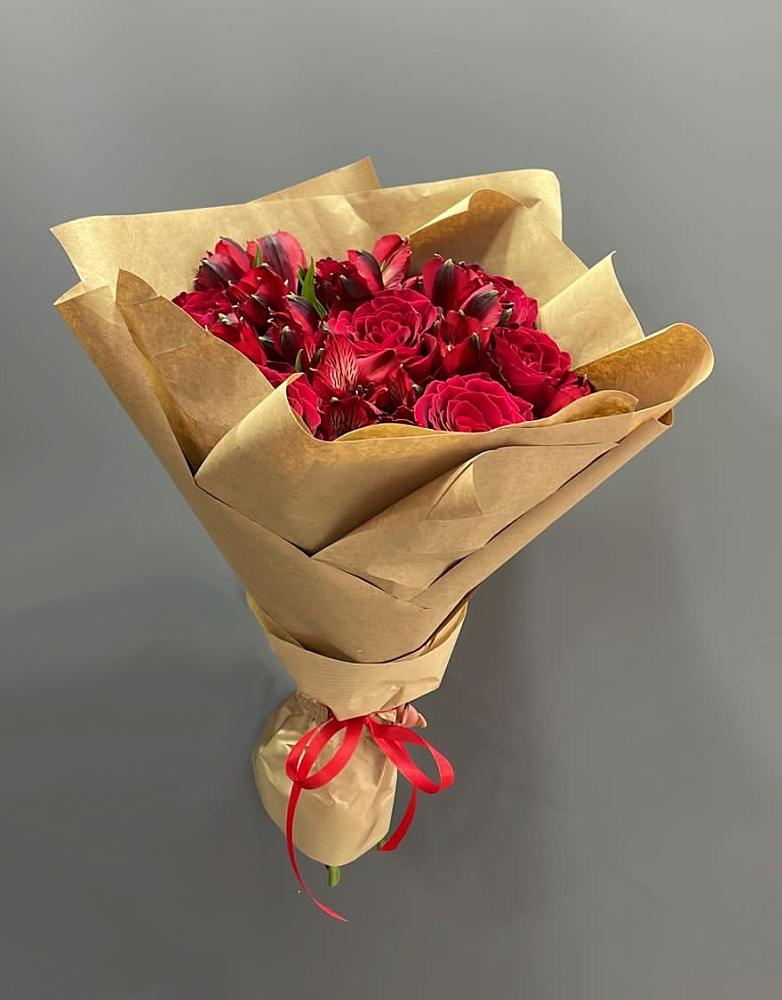 Букет цветов из: Альстромерии и Розы в Цветочный