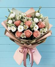 Букет цветов из:  Розы, Альстромерии и Лизиантусы в Цветочный