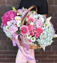 Композиция солнечный день в Цветочный Цветочная композиция из Розы, Хризантемы, Пионы и Лизиантусы в корзине в Цветочный