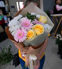 Букет цветов из:  Герберы, Розы и Хризантемы в Цветочный
