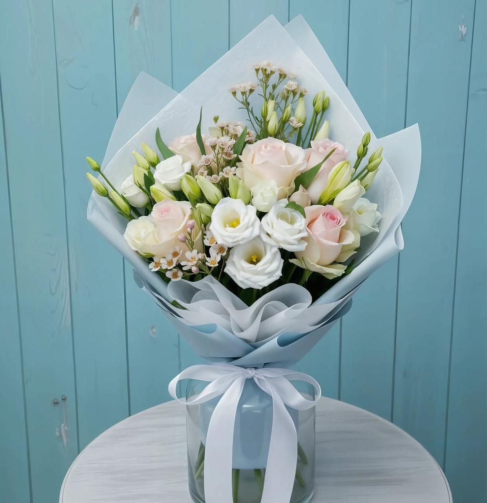 Букет цветов из: Розы и Лизиантусы в Цветочный