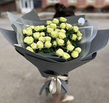 Букет Белые кустовые розы Солинеро в Цветочный