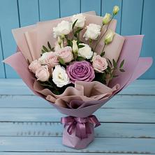 Букет цветов из:  Розы и Лизиантусы в Цветочный