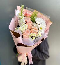 Букет цветов из:  Хризантемы и Розы в Цветочный