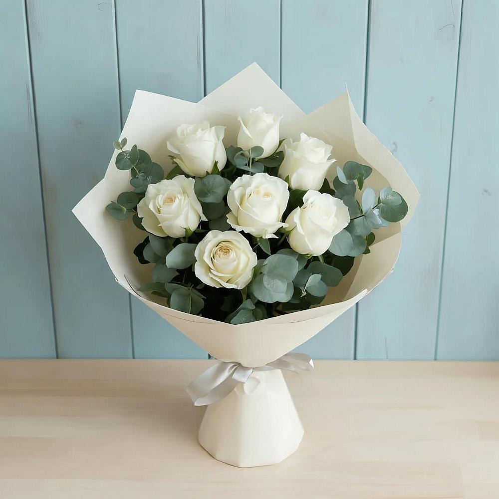 Букет Белые розы в Эвкалипте в Цветочный