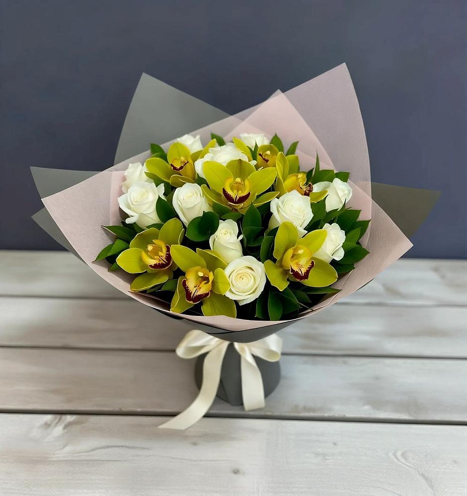 Букет цветов из: Орхидеи и Розы в Цветочный