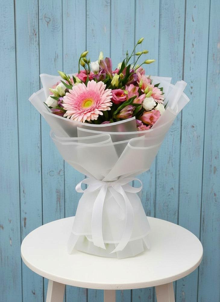 Букет цветов из: Герберы, Альстромерии и Лизиантусы в Цветочный