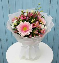 Букет цветов из:  Герберы, Альстромерии и Лизиантусы в Цветочный