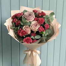 Букет цветов из:  Гвоздики и Розы в Цветочный