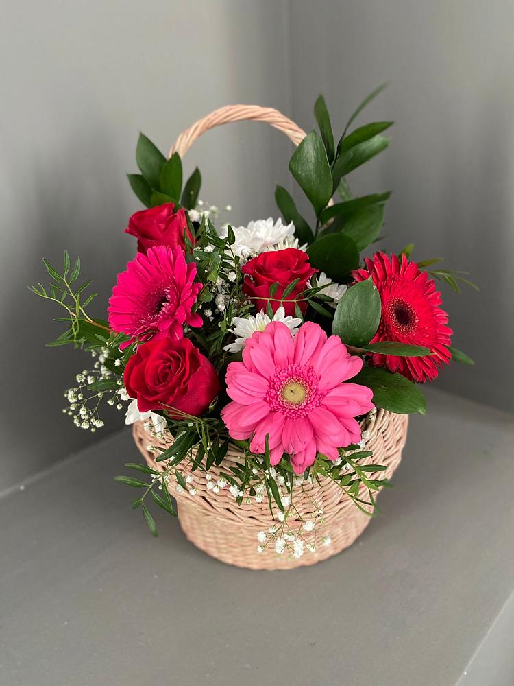 Цветочная композиция из Розы, Хризантемы и Герберы в корзине в Цветочный