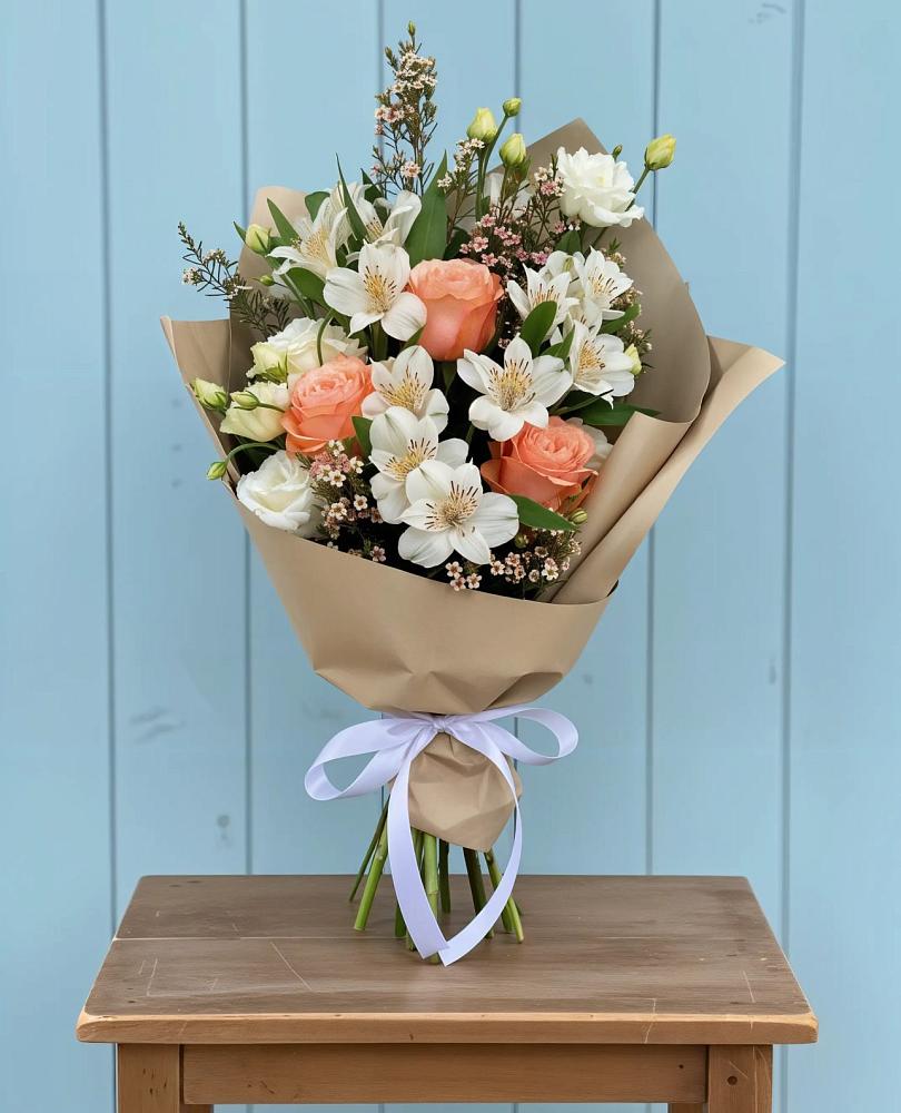 Букет цветов из: Альстромерии, Лизиантусы, Розы и Хризантемы в Цветочный