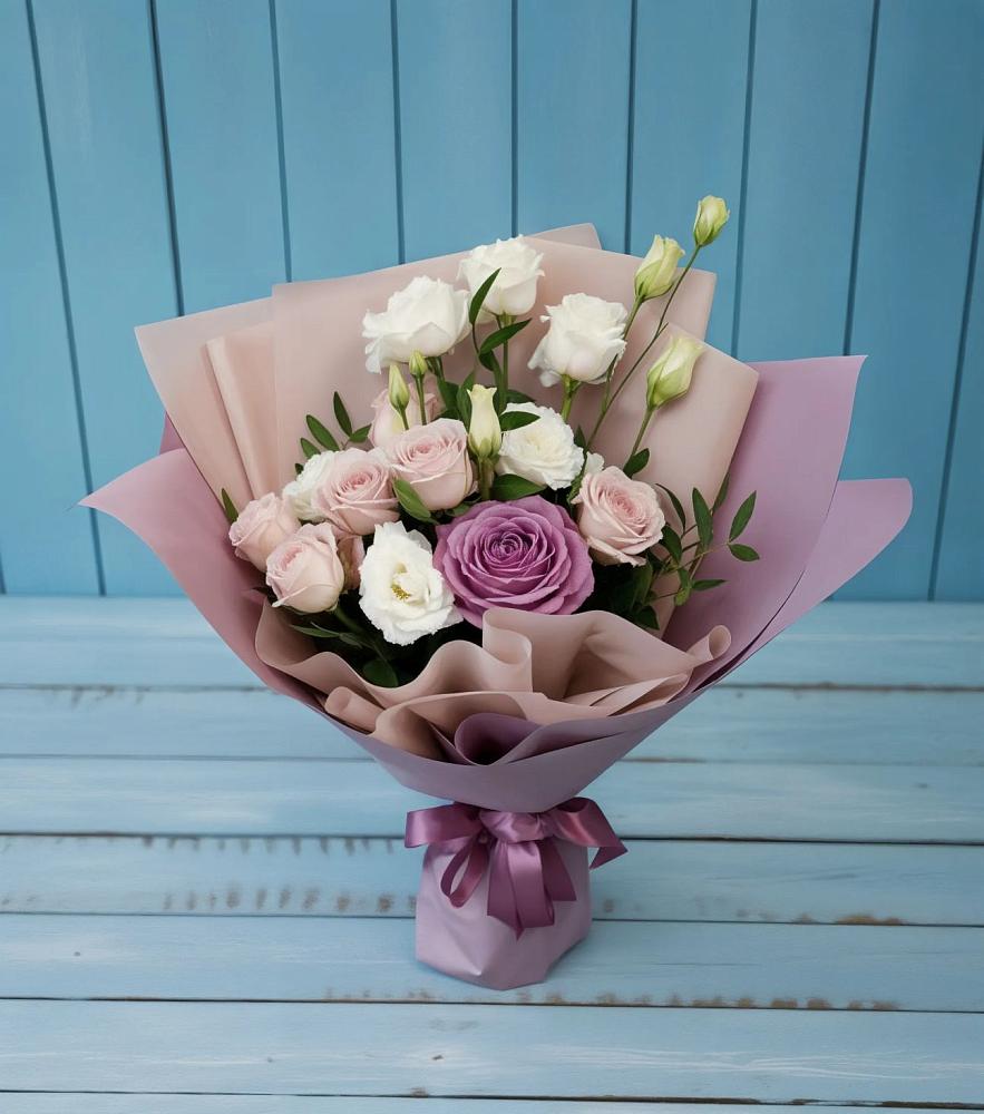 Букет цветов из: Розы и Лизиантусы в Цветочный