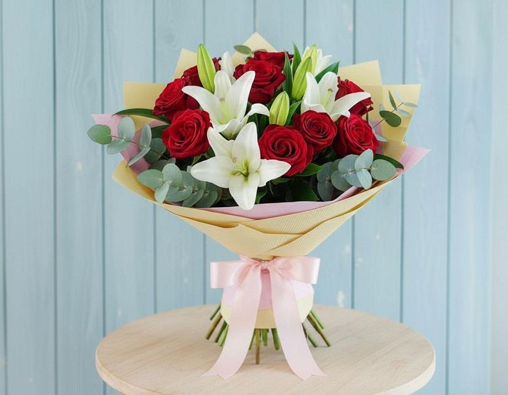 Букет цветов из: Лилии и Розы в Цветочный